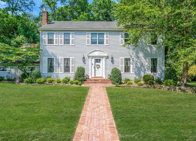 Property at 2 Sea View Ln, Mount Sinai, NY 11766, 4 beds, 2.5 baths