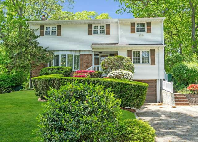 Property at 65 Robin Dr, Hauppauge, NY 11788, 4 beds, 2 baths