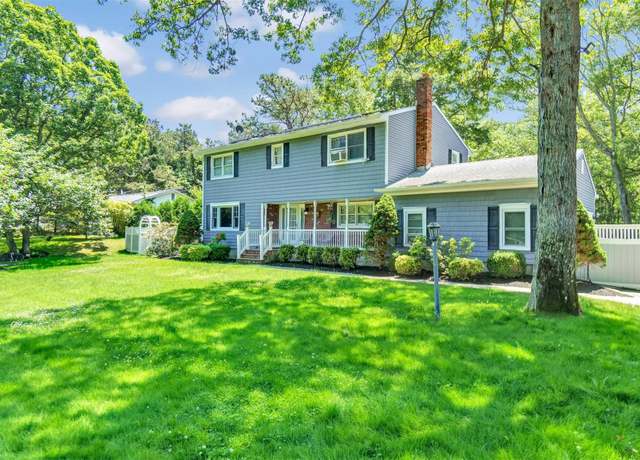 Property at 81 Anchor St, Riverhead, NY 11901, 4 beds, 3.5 baths