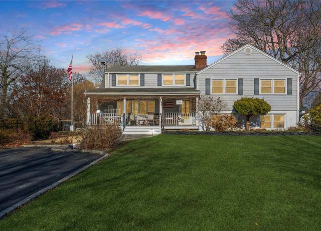 Property at 328 Plymouth Ave, Brightwaters, NY 11718, 5 beds, 2 baths