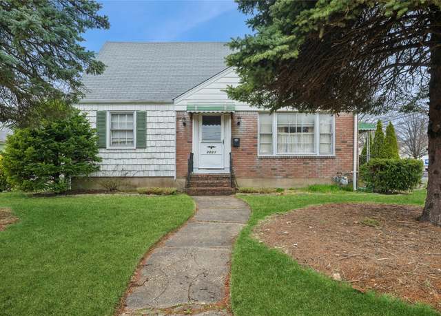 Property at 2021 Franklin Ave, East Meadow, NY 11554, 4 beds, 2 baths