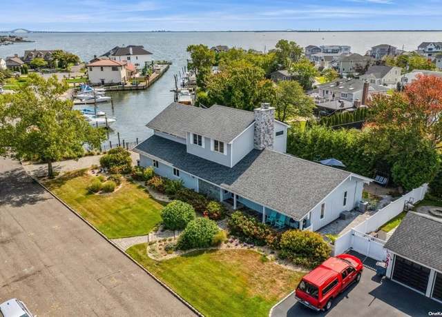 Property at 19 Waters Edge Court, Babylon, NY 11702, 6 beds, 4 baths