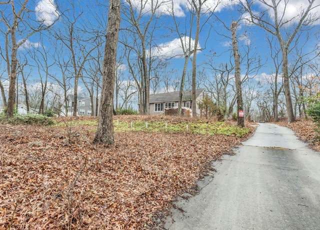 Property at 33 Mobrey Ln, Smithtown, NY 11787, 6 beds, 3 baths