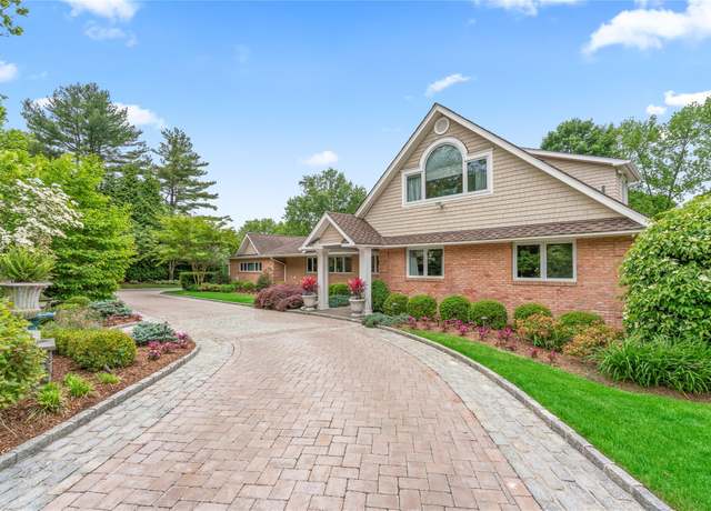 Property at 42 E Mall Dr, Melville, NY 11747, 5 beds, 3.5 baths
