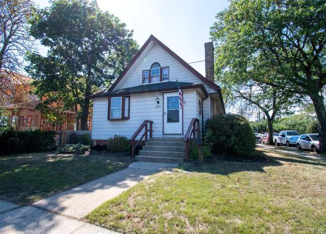 Property at 2900 Yale Pl, Baldwin, NY 11510, 4 beds, 2 baths