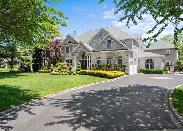 Property at 11 Crick Holly Ln, East Islip, NY 11730, 5 beds, 4.5 baths