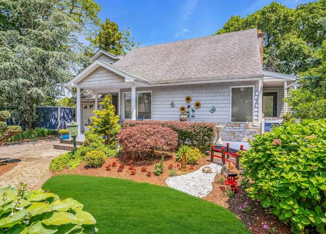 Property at 20 Wiltshire Dr, Commack, NY 11725, 4 beds, 2 baths
