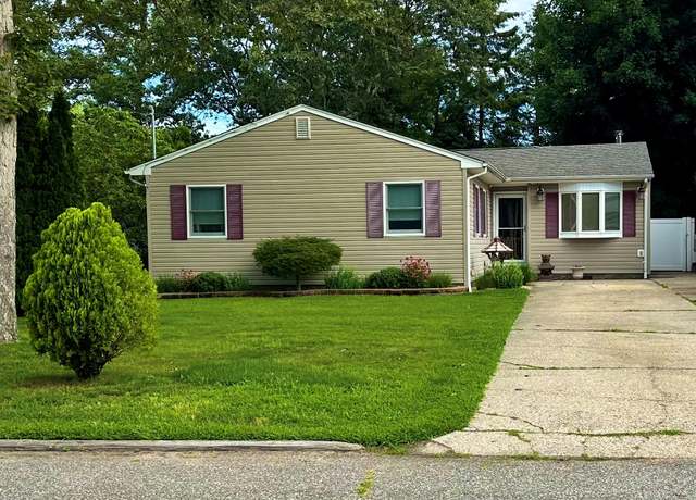Property at 11 Applegate Dr, Mastic, NY 11950, 3 beds, 2 baths