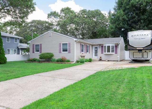 Property at 11 Applegate Dr, Mastic, NY 11950, 3 beds, 2 baths