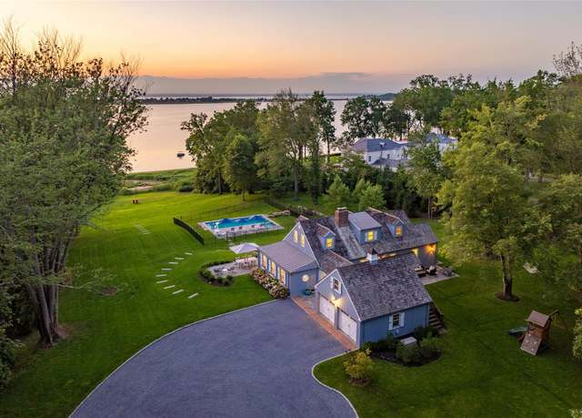 Property at 527 Centre Island Rd, Centre Island, NY 11771, 4 beds, 3.5 baths
