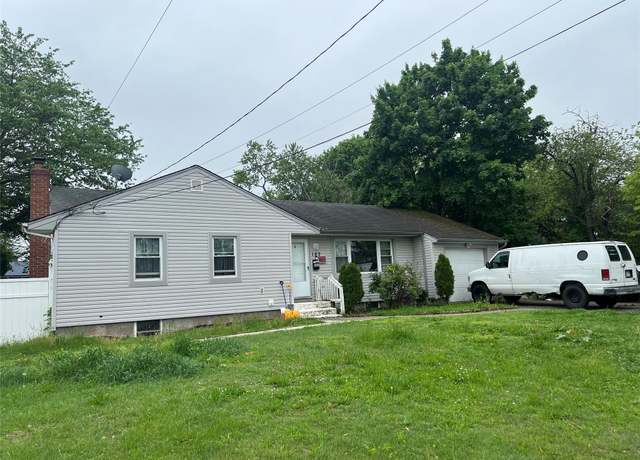Property at 182 New York Ave, Bay Shore, NY 11706, 3 beds, 2 baths