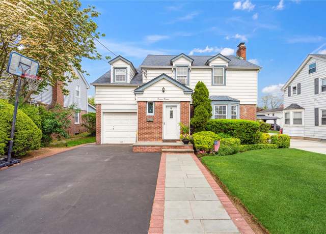 Property at 1515 Kenneth Ave, Baldwin, NY 11510, 3 beds, 1.5 baths