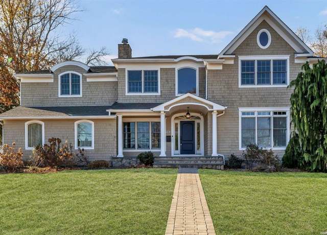 Property at 140 Melbury Rd, Babylon, NY 11702, 6 beds, 4 baths