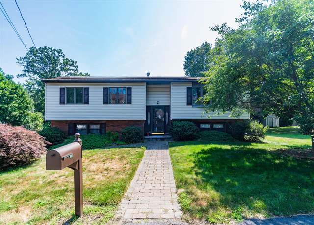 Property at 12 Oxford Rd, New Windsor, NY 12553, 3 beds, 2 baths
