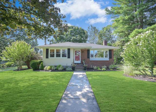 Property at 6 Lolly Ln, Centereach, NY 11720, 2 beds, 1 bath