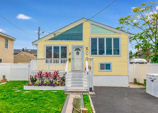 Property at 29 Mckinley Ave, Lindenhurst, NY 11757, 3 beds, 1.5 baths