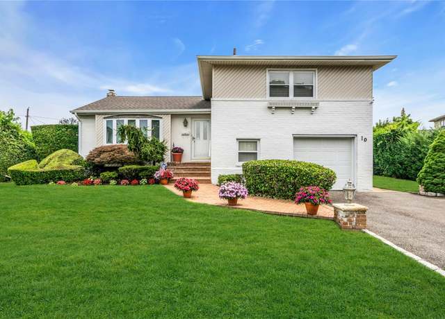 Property at 10 Temme Ct, Plainview, NY 11803, 3 beds, 2.5 baths