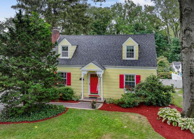 Property at 117 Holly Dr, New Windsor, NY 12553, 3 beds, 1.5 baths