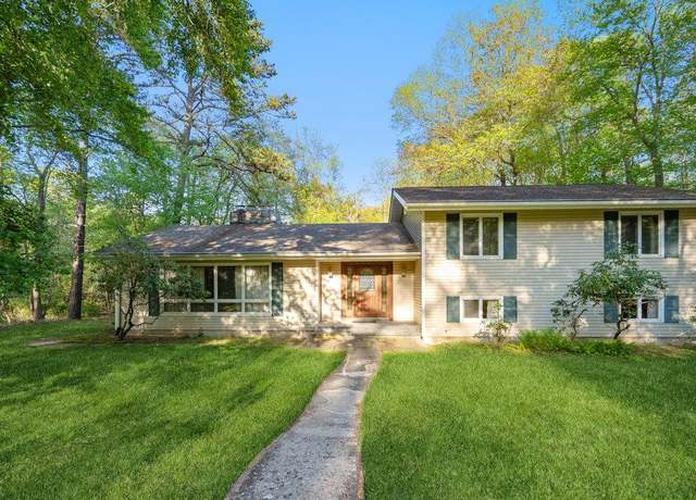 Property at 59 Giant Oak Rd, Ridge, NY 11961, 3 beds, 2.5 baths