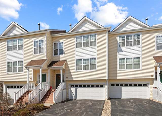 Property at 100 Woodlake Dr, Middletown, NY 10940, 2 beds, 3 baths