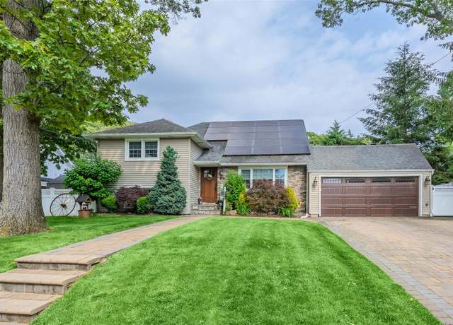 Property at 82 Algonquin Ave, Massapequa, NY 11758, 3 beds, 2 baths