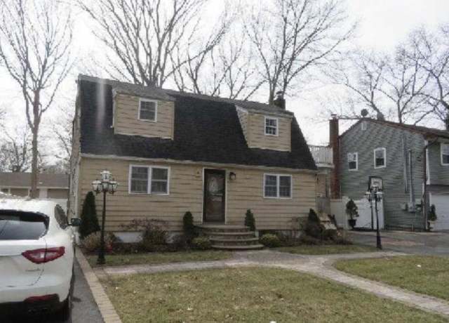 Property at 30 Stuyvesant St, Huntington, NY 11743, 4 beds, 3 baths