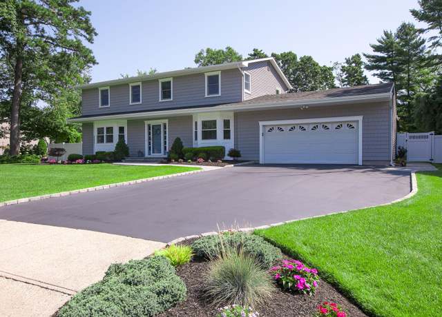 Property at 7 Jacqueline Ct, Port Jefferson Station, NY 11776, 4 beds, 2.5 baths
