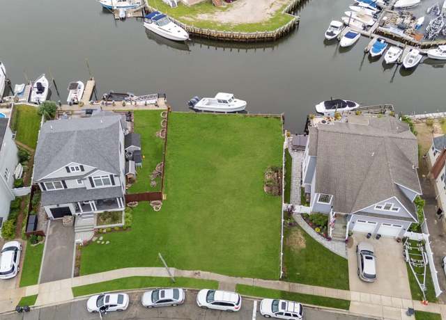 Property at 2536 Riverside Dr, Wantagh, NY 11793