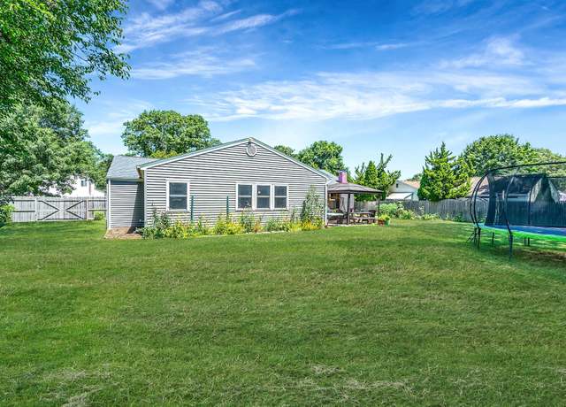 Property at 6 Shelley Dr, Middle Island, NY 11953, 4 beds, 1.5 baths