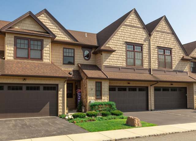 Property at 37 Johnnys Path, Bayport, NY 11705, 3 beds, 2.5 baths