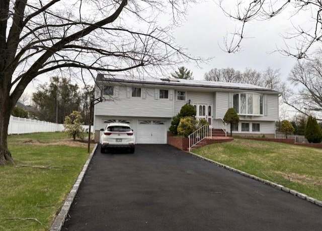 Property at 19 Yeoman Dr, East Northport, NY 11731, 4 beds, 3 baths