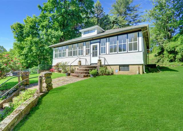 Property at 5 The Promenade, Glen Head, NY 11545, 3 beds, 1 bath