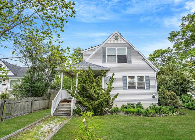 Property at 149 Penataquit Ave, Bay Shore, NY 11706, 2 beds, 2 baths