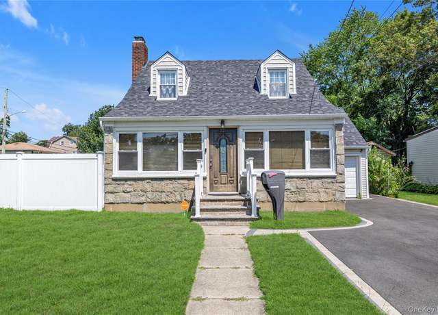 Property at 321 Washington Ave, Roosevelt, NY 11575, 3 beds, 1 bath