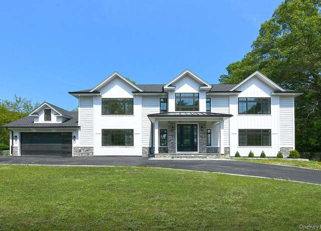 Property at 11 Edcris Ln, Huntington, NY 11743, 3 beds, 2.5 baths