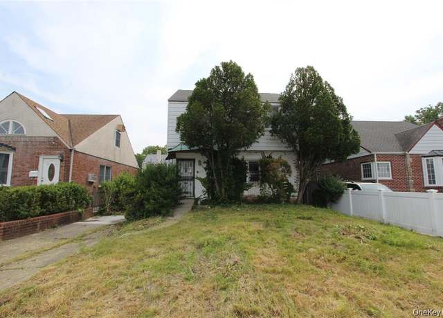 Property at 65-15 183rd St, Fresh Meadows, NY 11365, 3 beds, 1 bath