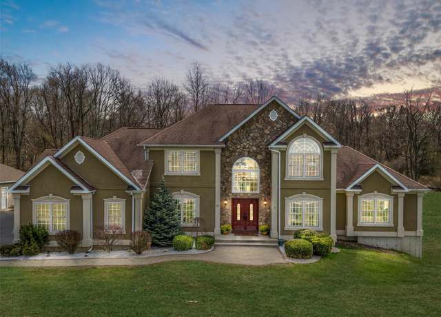 Property at 26 Erin Ct, Middletown, NY 10941, 4 beds, 3.5 baths