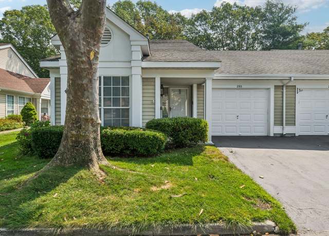 Property at 293 Glen Dr, Ridge, NY 11961, 2 beds, 2 baths