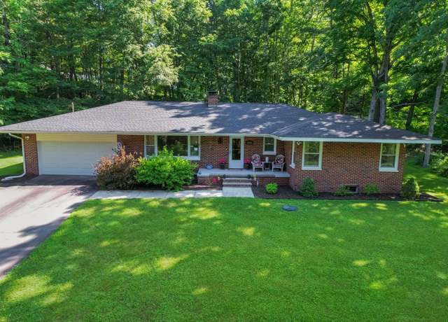 Property at 2 Muller Ln, Sparrowbush, NY 12780, 3 beds, 2 baths