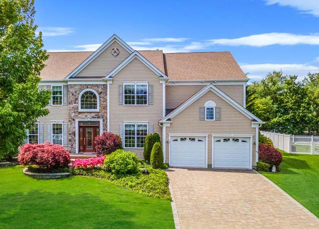 Property at 29 Pinehurst Dr, Mount Sinai, NY 11766, 4 beds, 3.5 baths