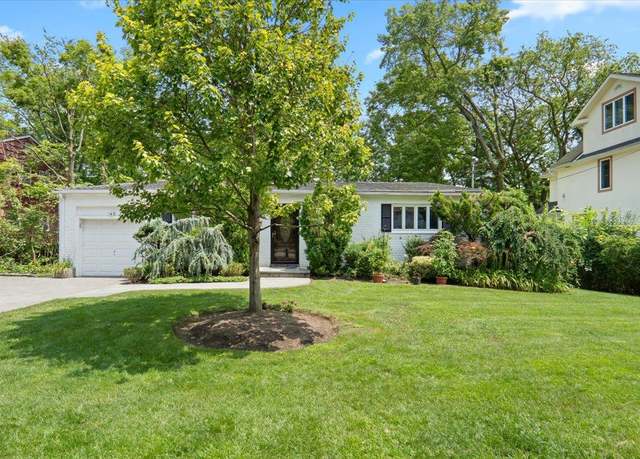Property at 9 Devonshire Ln, Great Neck, NY 11023, 3 beds, 2 baths