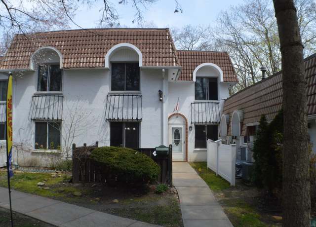 Property at 61 Blue Ridge Dr, Medford, NY 11763, 3 beds, 1.5 baths