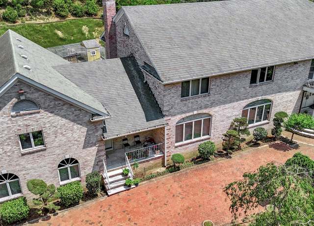 Property at 1537 Laurel Hollow Rd, Laurel Hollow, NY 11791, 7 beds, 4.5 baths