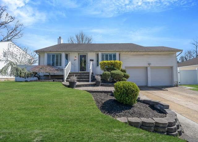 Property at 42 Marlene Dr, Syosset, NY 11791, 4 beds, 3 baths