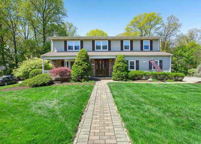 Property at 49 Minuteman Cir, Orangeburg, NY 10962, 4 beds, 2.5 baths