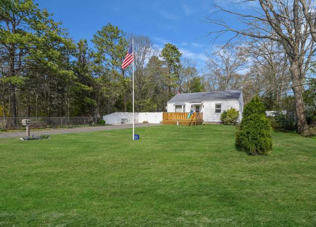 Property at 1871 Lincoln Ave, Holbrook, NY 11741, 2 beds, 1.5 baths