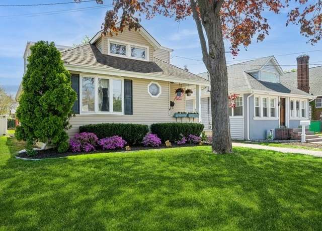 Property at 1050 Lakeside Pl, Baldwin, NY 11510, 3 beds, 2 baths