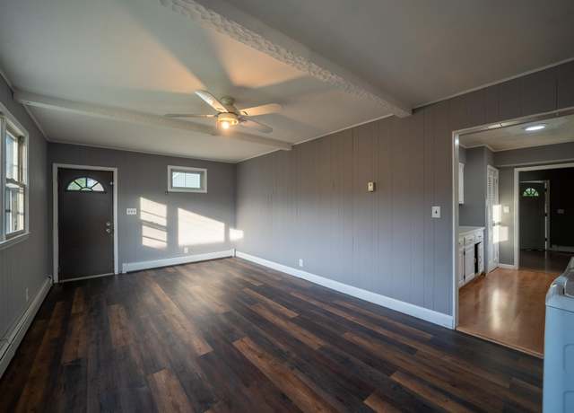 Property at 31 Peninsula Blvd, Valley Stream, NY 11581, 4 beds, 1.5 baths