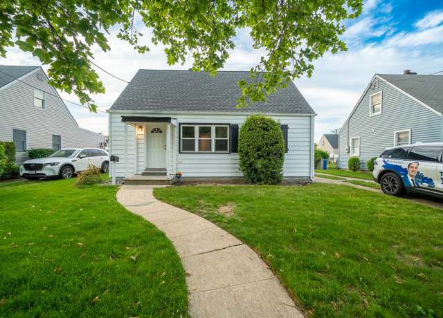 Property at 31 Peninsula Blvd, Valley Stream, NY 11581, 4 beds, 1.5 baths