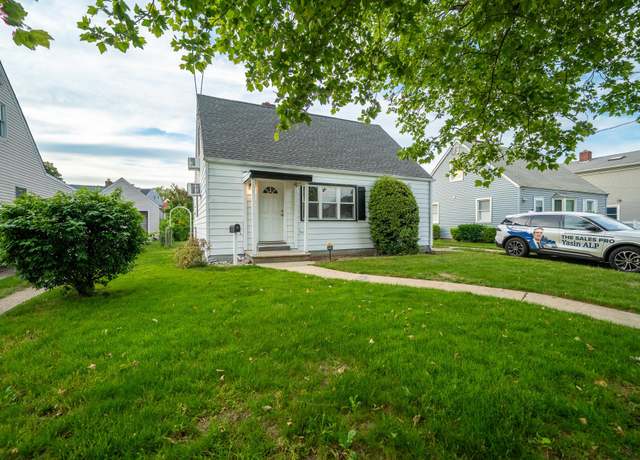 Property at 31 Peninsula Blvd, Valley Stream, NY 11581, 4 beds, 1.5 baths